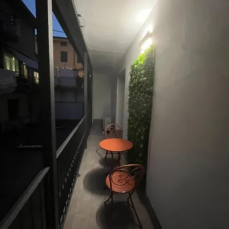 Juliet's Neighbours- Luxury Apartamento